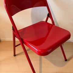 真っ赤なチェア　4脚ありの画像