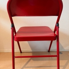 真っ赤なチェア　4脚ありの画像
