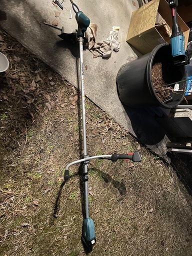 マキタ　18v 電動　
草刈機　mur190sd 中古動作品