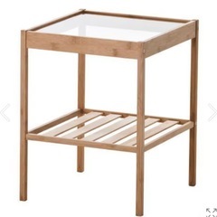 IKEA NESNA ベッドサイドテーブル　ガラスの画像
