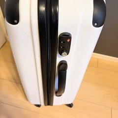 【無料】スーツケースの画像