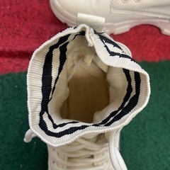 ホワイト 厚底ハイカットスニーカー レディース サイズ4（約23〜23.5cm） ボリュームソールの画像