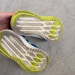 ニューバランス　子供　スニーカーの画像