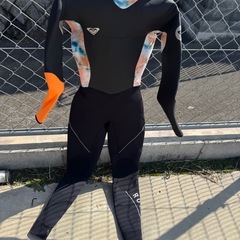 ロキシーウエットスーツの画像