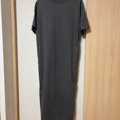 UNIQLO ロング丈 Tシャツワンピース 半袖の画像