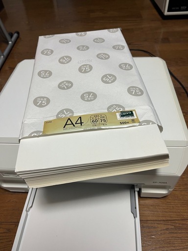 プリンターColorio EP-709A  
A4用紙　予備インク