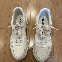 PRADA スニーカーの画像