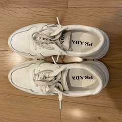 PRADA スニーカーの画像
