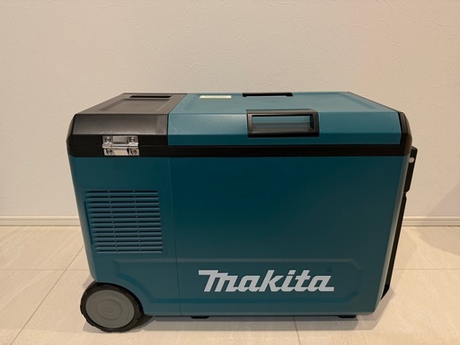 ほぼ新品　マキタ　冷温庫　キャンプ　車中泊　CW004G  18v 40v 冷蔵庫