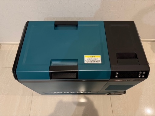 ほぼ新品　マキタ　冷温庫　キャンプ　車中泊　CW004G  18v 40v 冷蔵庫