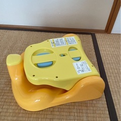 【無料】Apricaバスチェア＋Pigeon未使用防災グッズ2点セットの画像