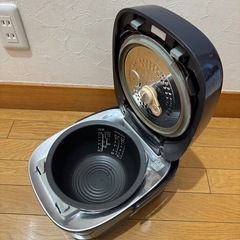 東芝 2019年　炊飯器 5合　真空圧力IH RC-10VXNの画像