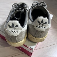 23㎝　adidasアディダス靴スニーカーの画像
