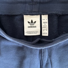 adidas ネイビー ジョガーパンツの画像