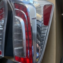 30プリウス　テールランプの画像