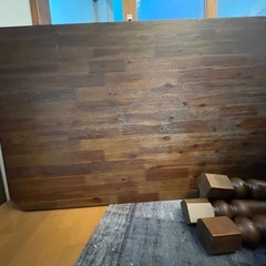 アンティーク風ダイニングテーブルの画像