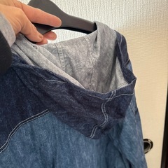 adidasフード付き、フルジッパーシャツジャケットの画像