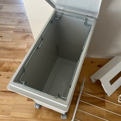 無印　スリーコインズ　など　ホワイトグッズ　の画像