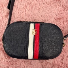 Tommy Hilfiger ショルダーバッグ　可愛い　かっこいいの画像