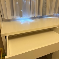 学習机、ストッケ椅子の2点セットの画像