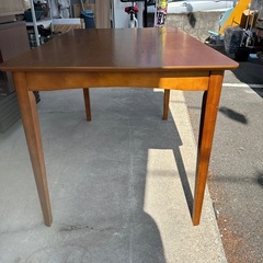 271 木製ダイニングテーブルの画像