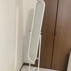 キャスター付きミラー　
姿見の画像