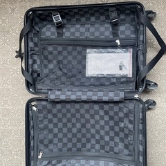 機内持ち込みサイズ　SHIFT スーツケースの画像