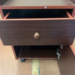 サイドチェスト キャスター付き 木目調 引き出し1段＋扉収納・高さ57cm×幅・奥行き40cm ベッド横やリビングにお勧め！の画像