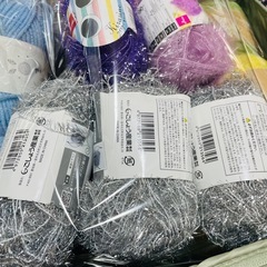 毛糸まとめ売り 未使用70個以上＋使いかけの画像