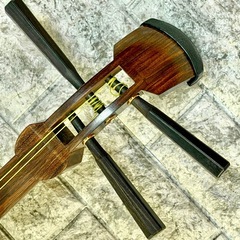 訳あり 中棹三本継三味線 紅木or紫檀・丸打胴・樹脂撥付きの画像