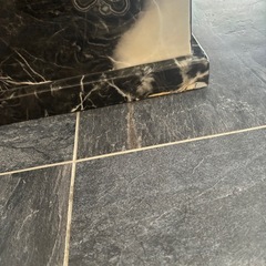 大理石風ダイニングテーブルの画像