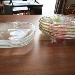 レトロなガラス皿まとめて！の画像