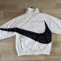【NIKE】ナイロンジャケット　スウォッシュ　Mの画像