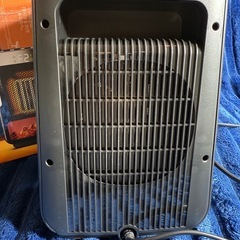 セラミックファンヒーター 黒 デジタル表示の画像