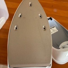 TOSHIBA コードレスアイロンの画像