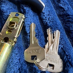 シルバー ドアノブ 鍵3本付きの画像