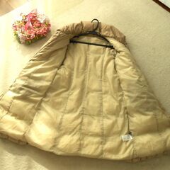 女優襟、ofuonの、ベルト付きのロング丈ダウンコート、Мサイズ。の画像