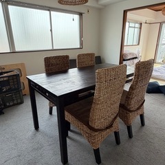 【無料 】ダイニングテーブル、チェア
の画像
