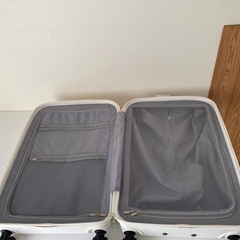 値下げ致しました♡ 新品キャリーケース¥11000→
の画像