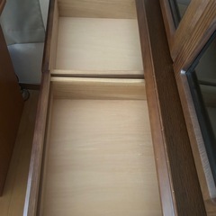 取引中　食器棚の画像