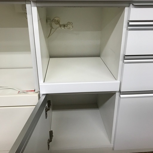 ジャングルジャングル貝塚店　食器棚　白　ホワイト　2ドア　スライド式　4段　引き出し　棚　高さ調節　コンセント　収納　大容量　中古　貝