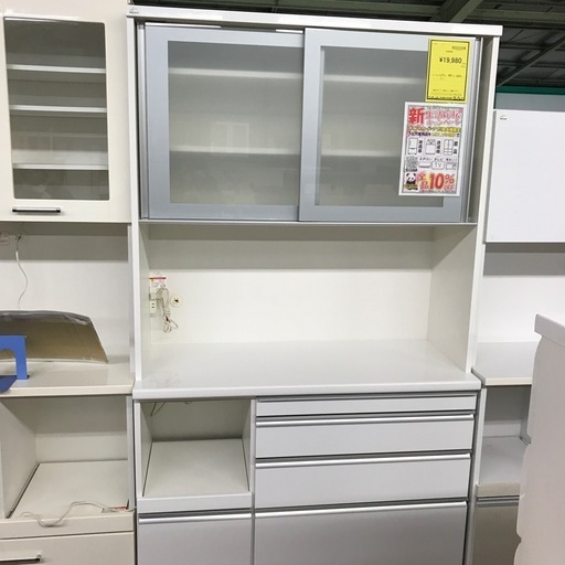 ジャングルジャングル貝塚店　食器棚　白　ホワイト　2ドア　スライド式　4段　引き出し　棚　高さ調節　コンセント　収納　大容量　中古　貝