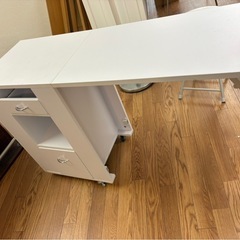 ネイルデスクの画像