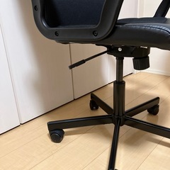 オフィスチェア　黒　高さ調整可能(解体お渡し可)の画像