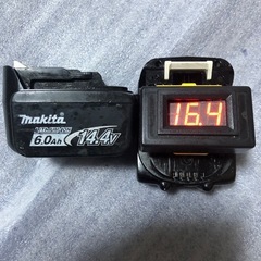 ⑤マキタ14v純正バッテリーBL1460B中古美品、残量表示有り、２個の画像