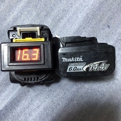 ⑤マキタ14v純正バッテリーBL1460B中古美品、残量表示有り、２個の画像