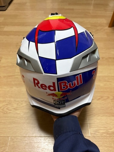 レッドブルのヘルメット
