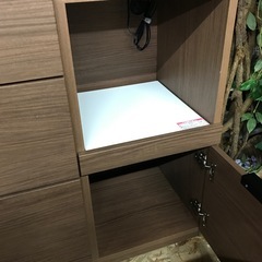 ジャングルジャングル貝塚店　食器棚　ブラウン　茶色　木　木目　3枚扉　引き出し　コンセント　コンパクト　収納　オシャレ　中古　貝塚市　二色浜の画像