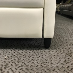 ジャングルジャングル貝塚店　パーソナルチェア　チェア　イス　皮　白　ホワイト　1人掛け　1人用　コンパクト　シンプル　オシャレ　中古　貝塚市　二色浜の画像