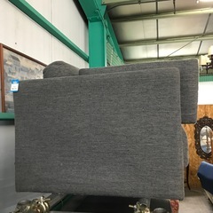 ジャングルジャングル貝塚店　ソファ　2人用　2人掛け　グレー　クッション　布生地　低い　シンプル　オシャレ　中古　貝塚市　二色浜の画像